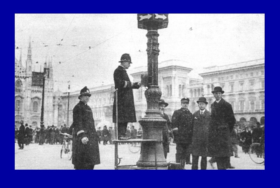 Accadde oggi - 1 Aprile 1925 - A Milano il primo semaforo italiano
