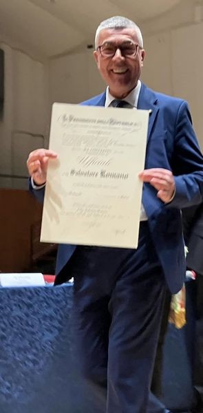 Sesto - SALVATORE ROMANO, Vice Presidente del Consiglio Comunale di Sesto San Giovanni; ritira il diploma di Ufficiale al Merito della Repubblica Italiana.