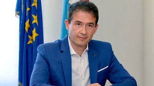 Europa - chiede di "ELIMINARE ESENZIONE IMU PRIMA CASA"