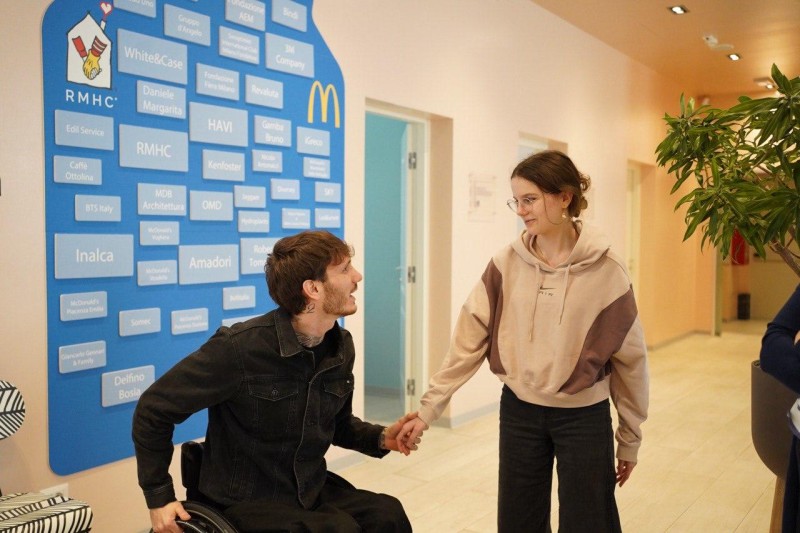 Manuel Bortuzzo ospite alla Family Room di Milano di Fondazione per l’Infanzia Ronald McDonald