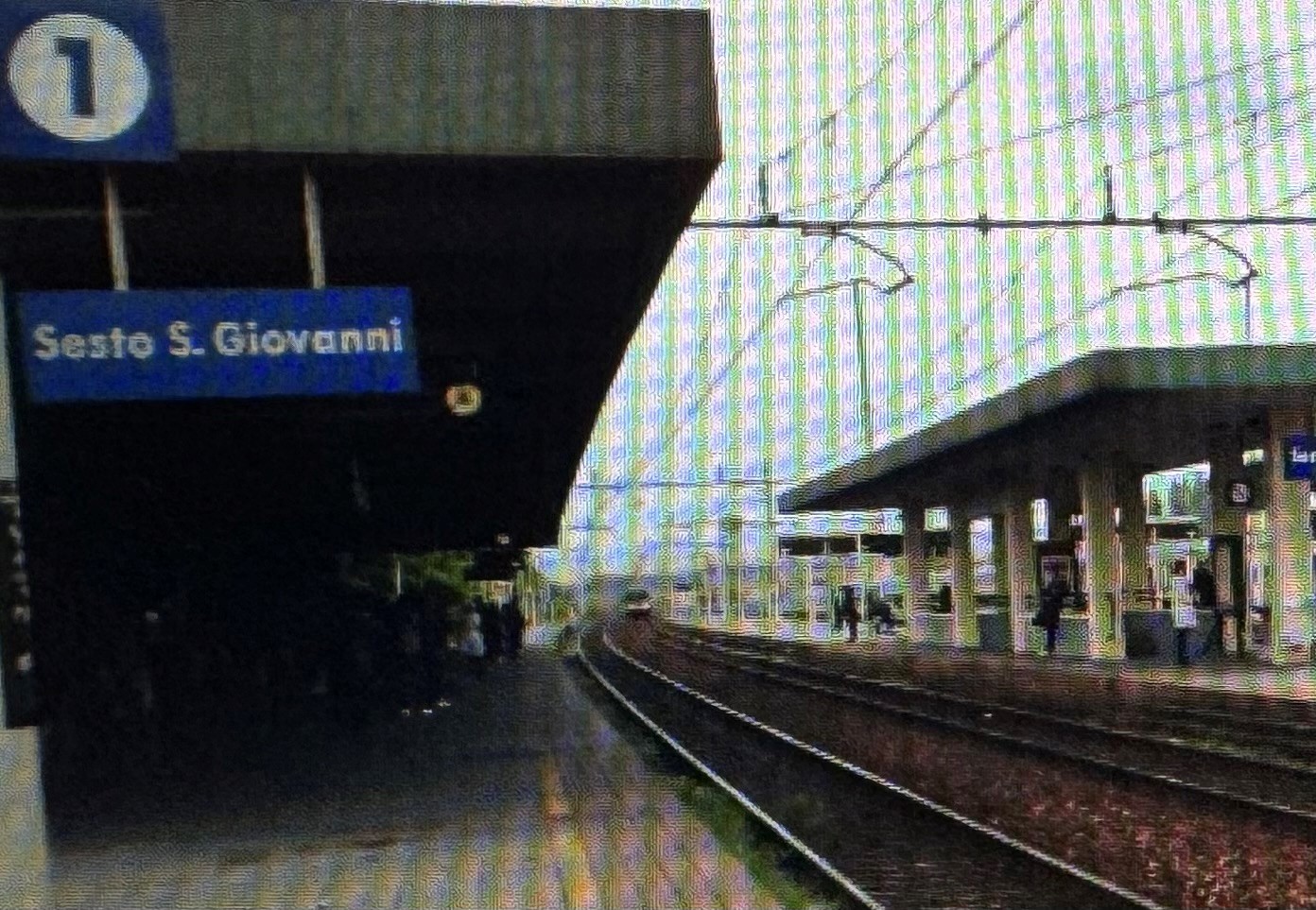 Vicino alla Stazione ferroviaria di Sesto San Giovanni, un 17enne è stato rapinato sotto la minaccia di un macete da un 24enne arrestato poi dai Carabinieri.