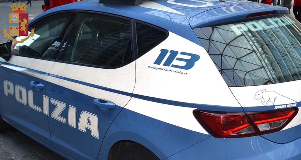 SPACCIATORE PREGIUDICATO SCAPPA DALLE PATTUGLIE E SPERONA DUE MEZZI: BLOCCATO DALLE FORZE DELL’ORDINE.