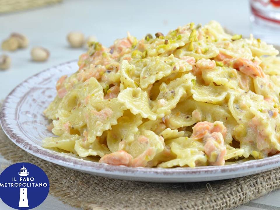 La stagionalita’ nel piatto - 17 Dicembre 2019 Pasta alla crema di pistacchi e salmone                                    