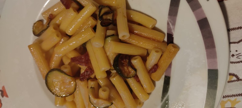 IN CUCINA CON ARSELIO: Sedanini con zucchine ciauscolo pecorino