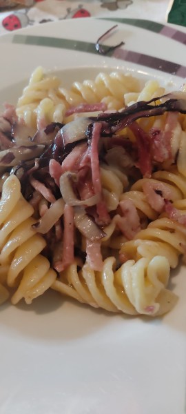 IN CUCINA CON ARSELIO: Fusilloni con speck radicchio e montasio