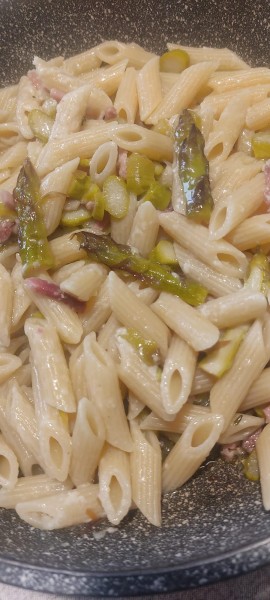 IN CUCINA CON ARSELIO: Penne speck asparagi e parmigiano