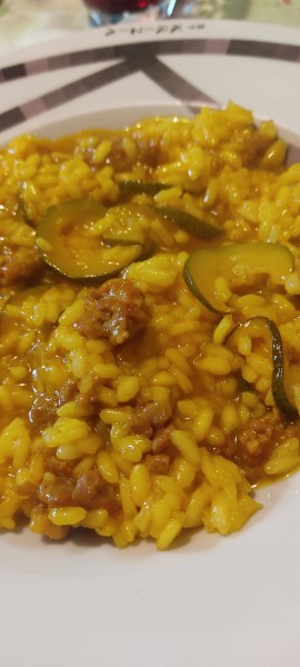 IN CUCINA CON ARSELIO: Risotto con salsiccia zucchine e zafferano