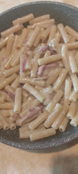IN CUCINA CON ARSELIO: Sedanini, con speck gorgonzola e noci