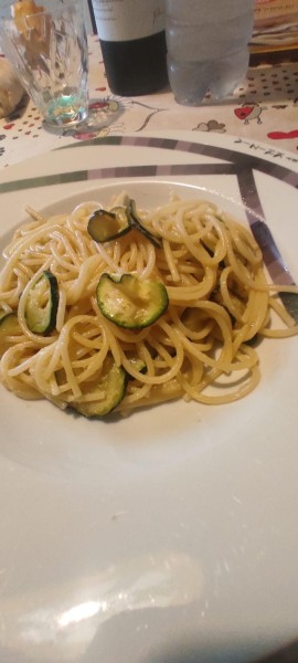 IN CUCINA CON ARSELIO: Spaghetti con zucchine menta e pecorino