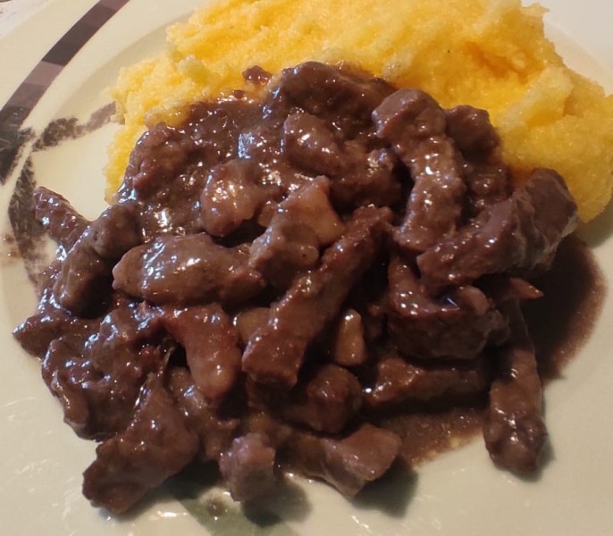 IN CUCINA CON ARSELIO: Straccetti cotti nel vino, con polenta