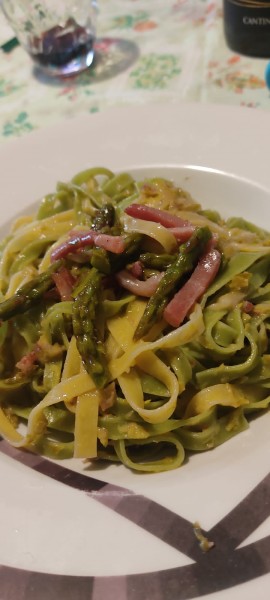 IN CUCINA CON ARSELIO: Tagliatelle con asparagi speck e parmigiano
