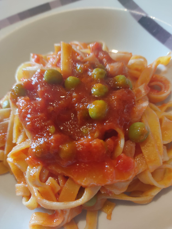 IN CUCINA CON ARSELIO: Tagliatelle con ragù di piselli